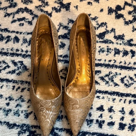 BCBG Elegant Gold Patterned Women's Heels 8.5 - Picture 3 of 5